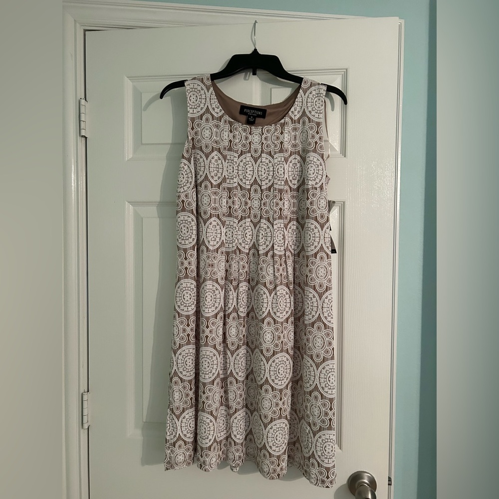White/taupe perceptions size M dress